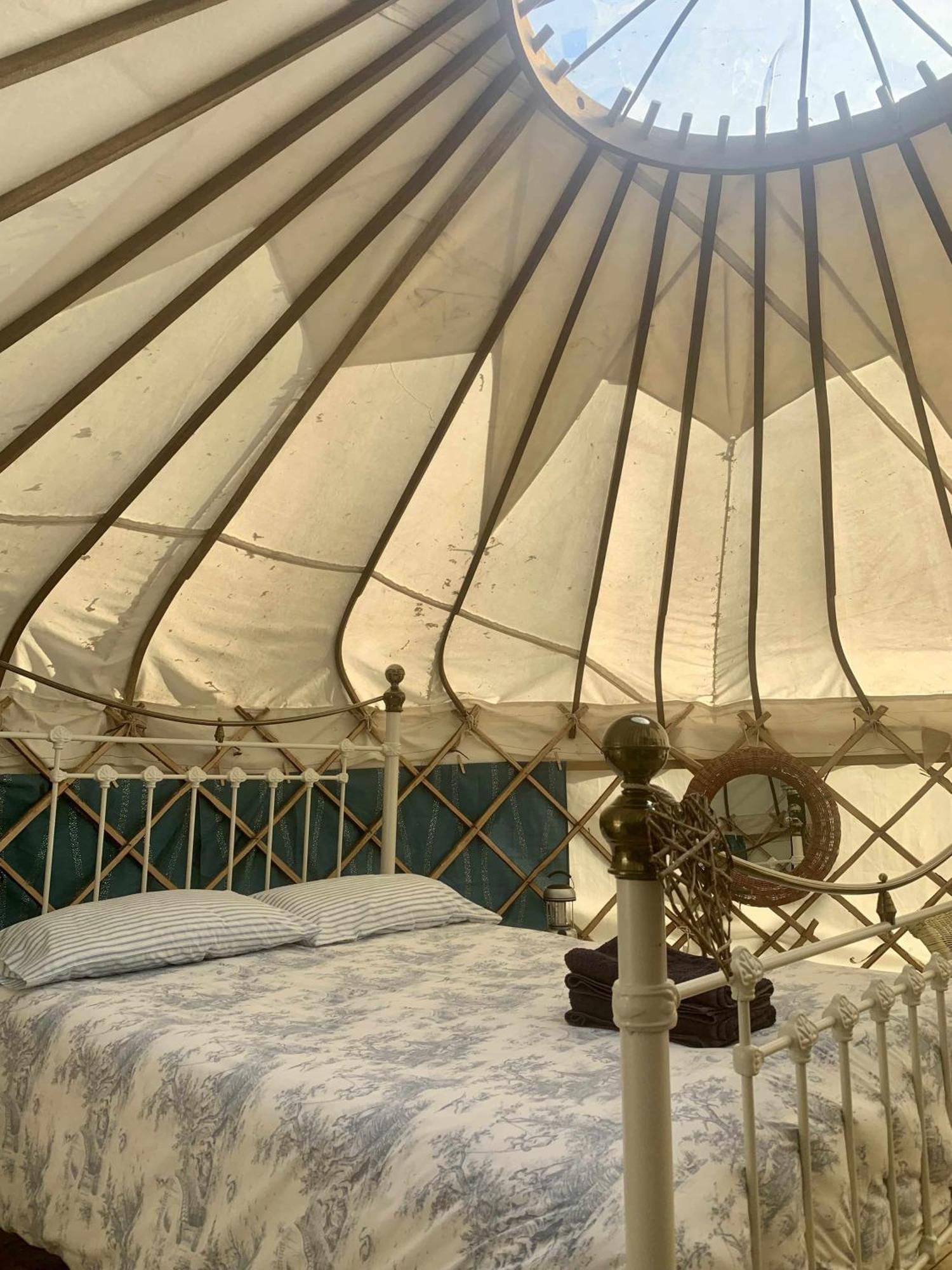 Hotel Ceridwen Glamping, Double Decker Bus And Yurts Llandysul Esterno foto
