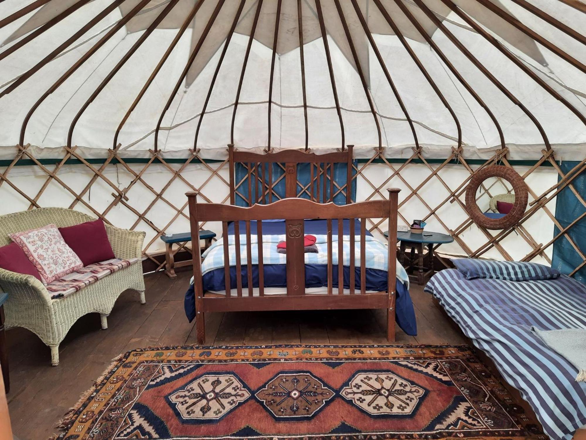 Hotel Ceridwen Glamping, Double Decker Bus And Yurts Llandysul Esterno foto