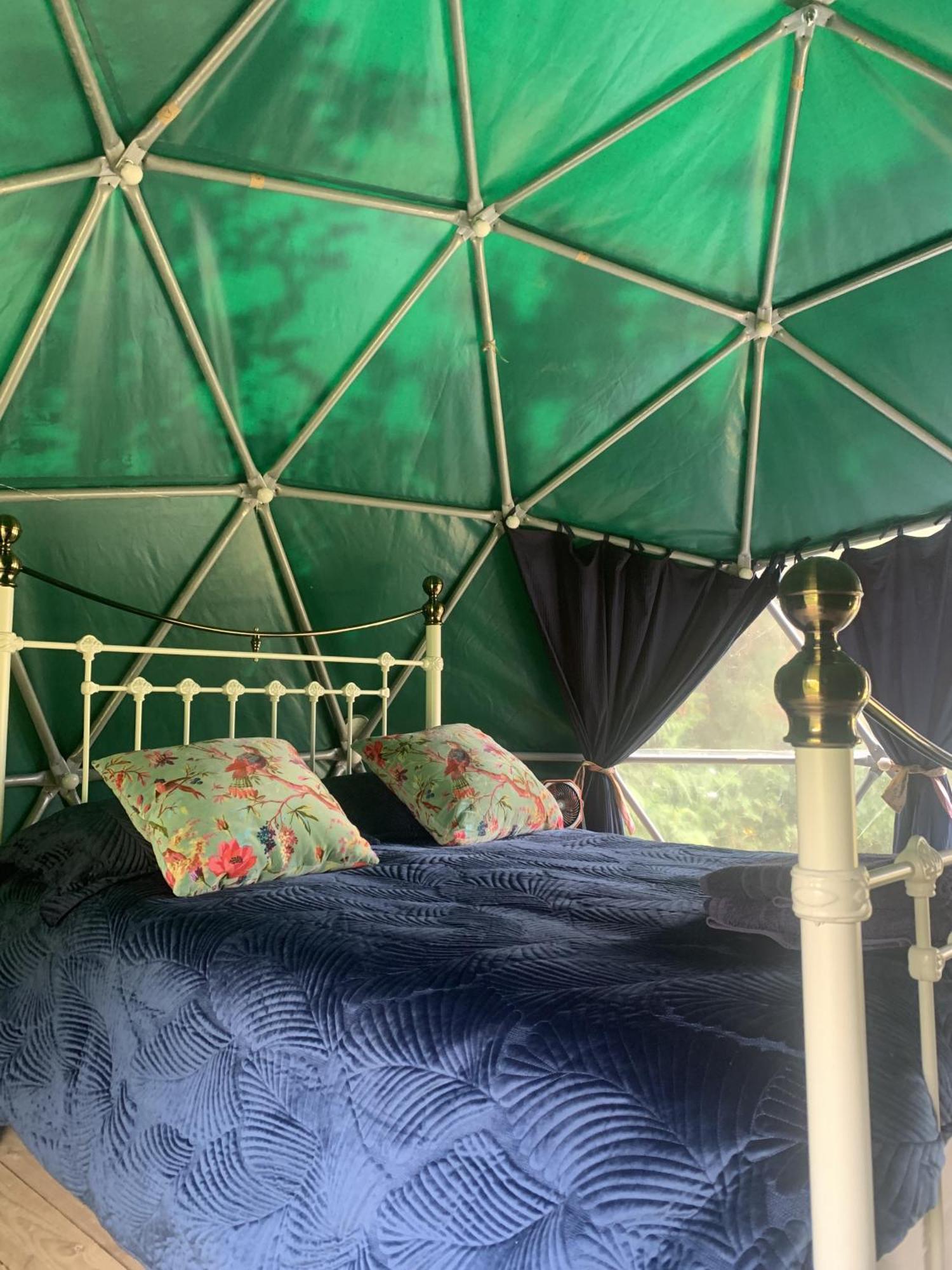 Hotel Ceridwen Glamping, Double Decker Bus And Yurts Llandysul Esterno foto