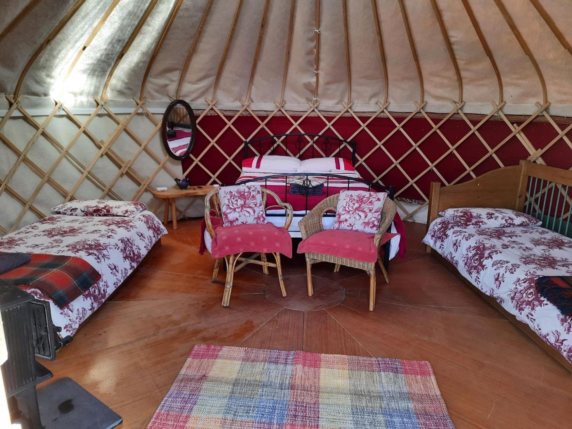 Hotel Ceridwen Glamping, Double Decker Bus And Yurts Llandysul Esterno foto
