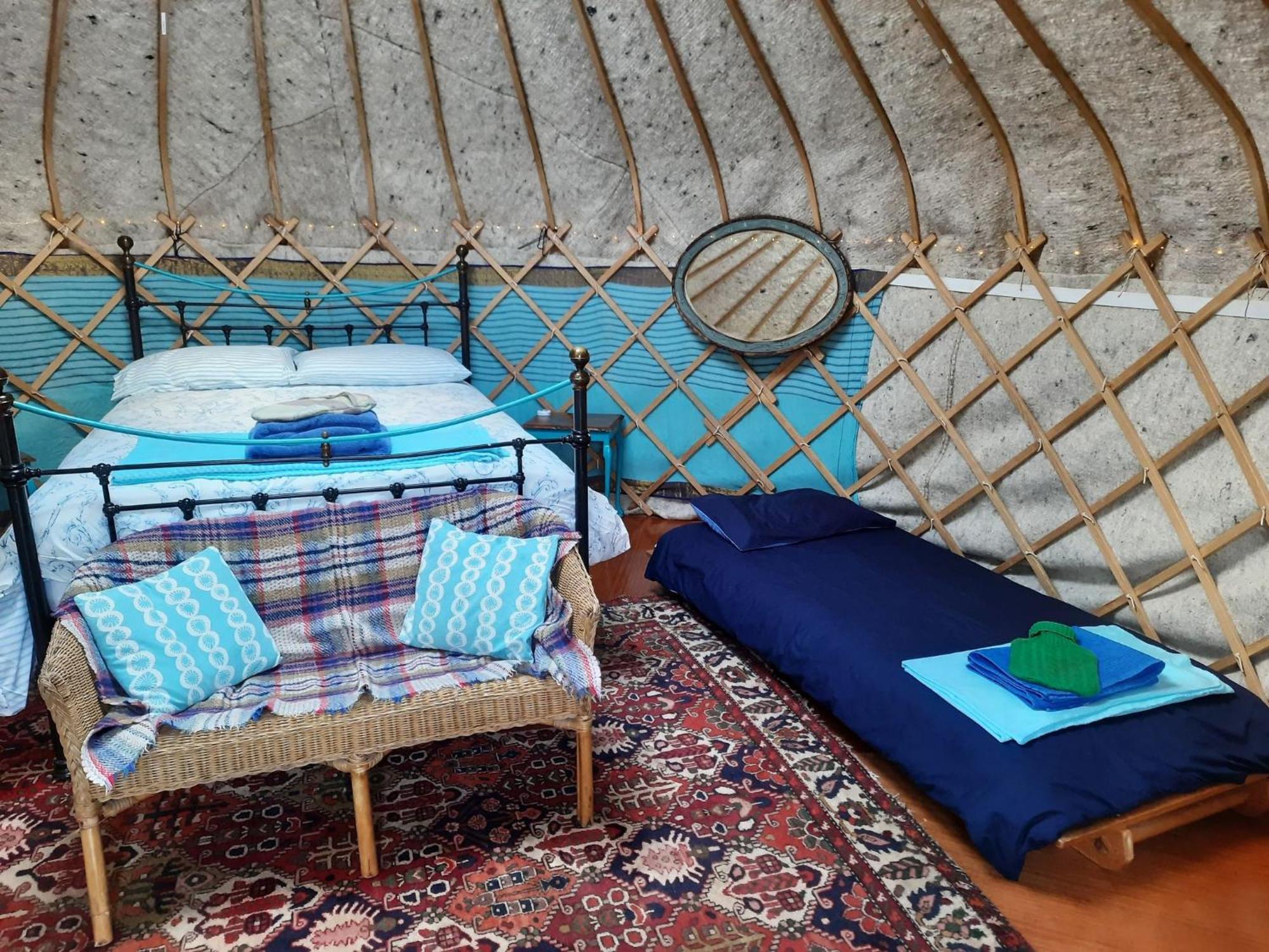 Hotel Ceridwen Glamping, Double Decker Bus And Yurts Llandysul Esterno foto