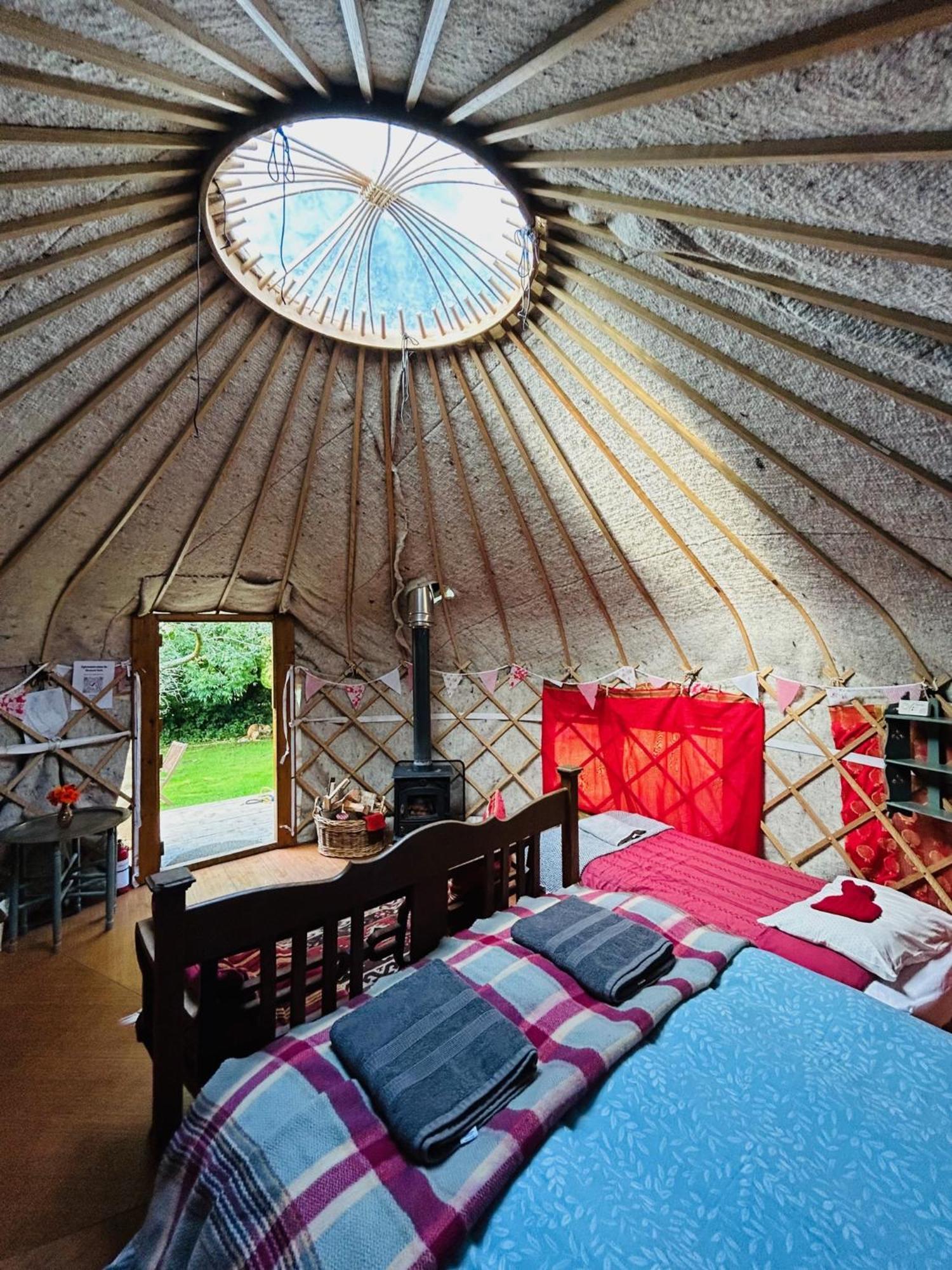 Hotel Ceridwen Glamping, Double Decker Bus And Yurts Llandysul Esterno foto