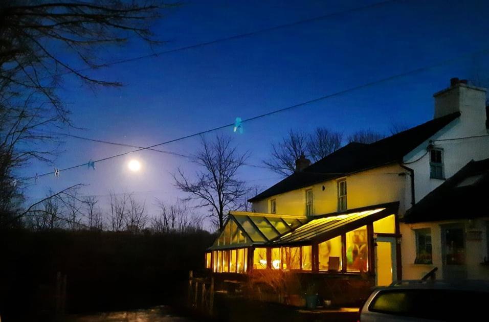 Hotel Ceridwen Glamping, Double Decker Bus And Yurts Llandysul Esterno foto