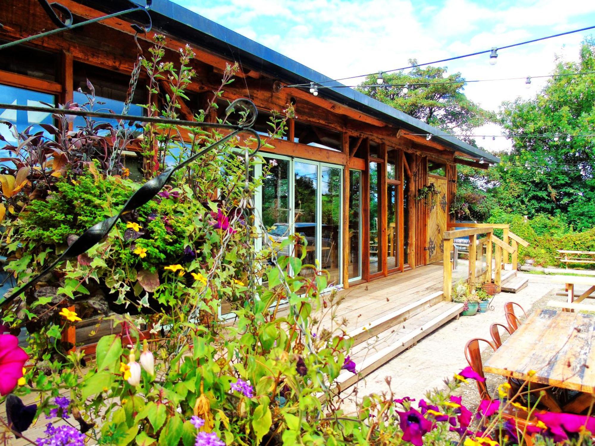 Hotel Ceridwen Glamping, Double Decker Bus And Yurts Llandysul Esterno foto