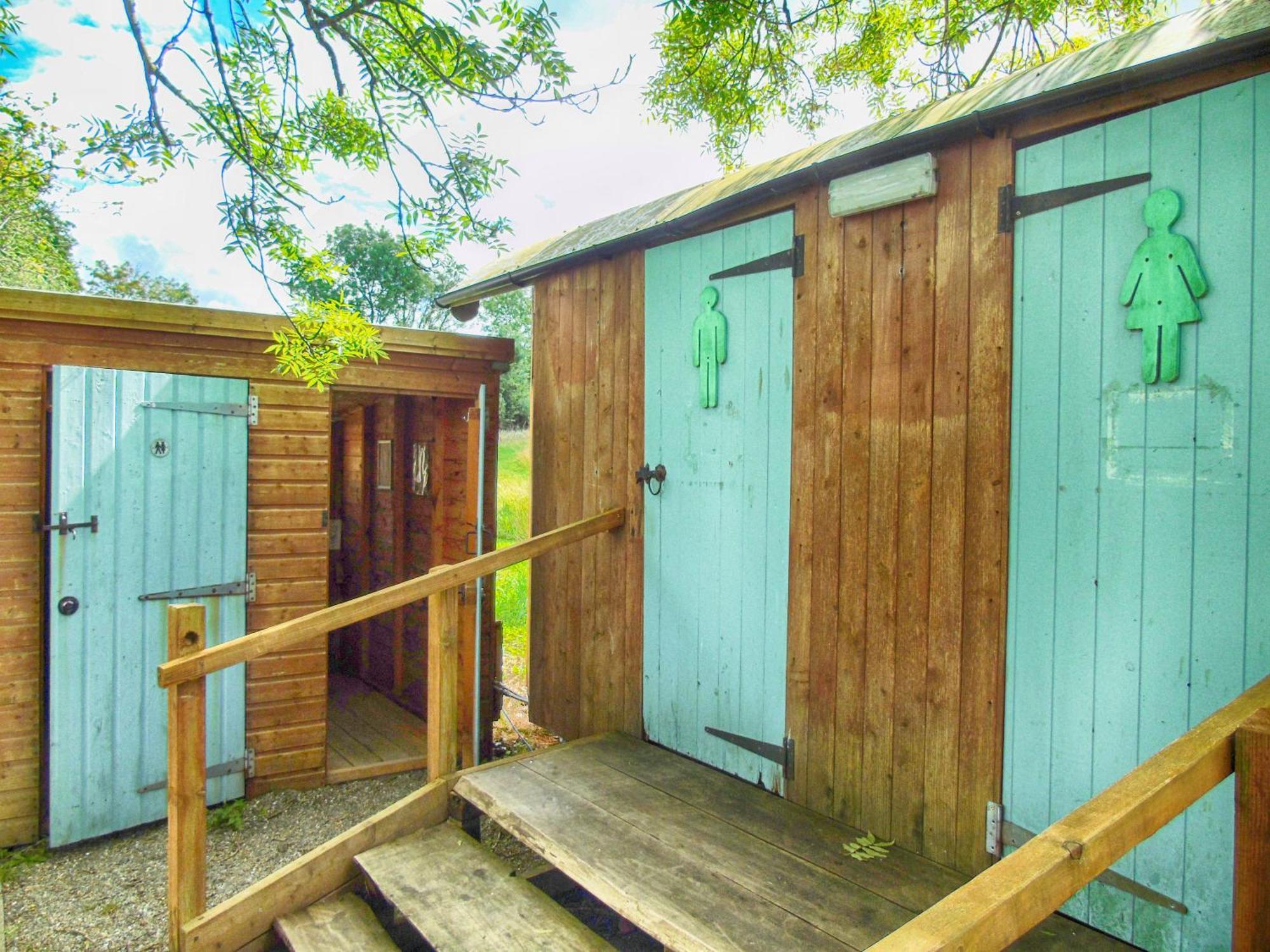 Hotel Ceridwen Glamping, Double Decker Bus And Yurts Llandysul Esterno foto