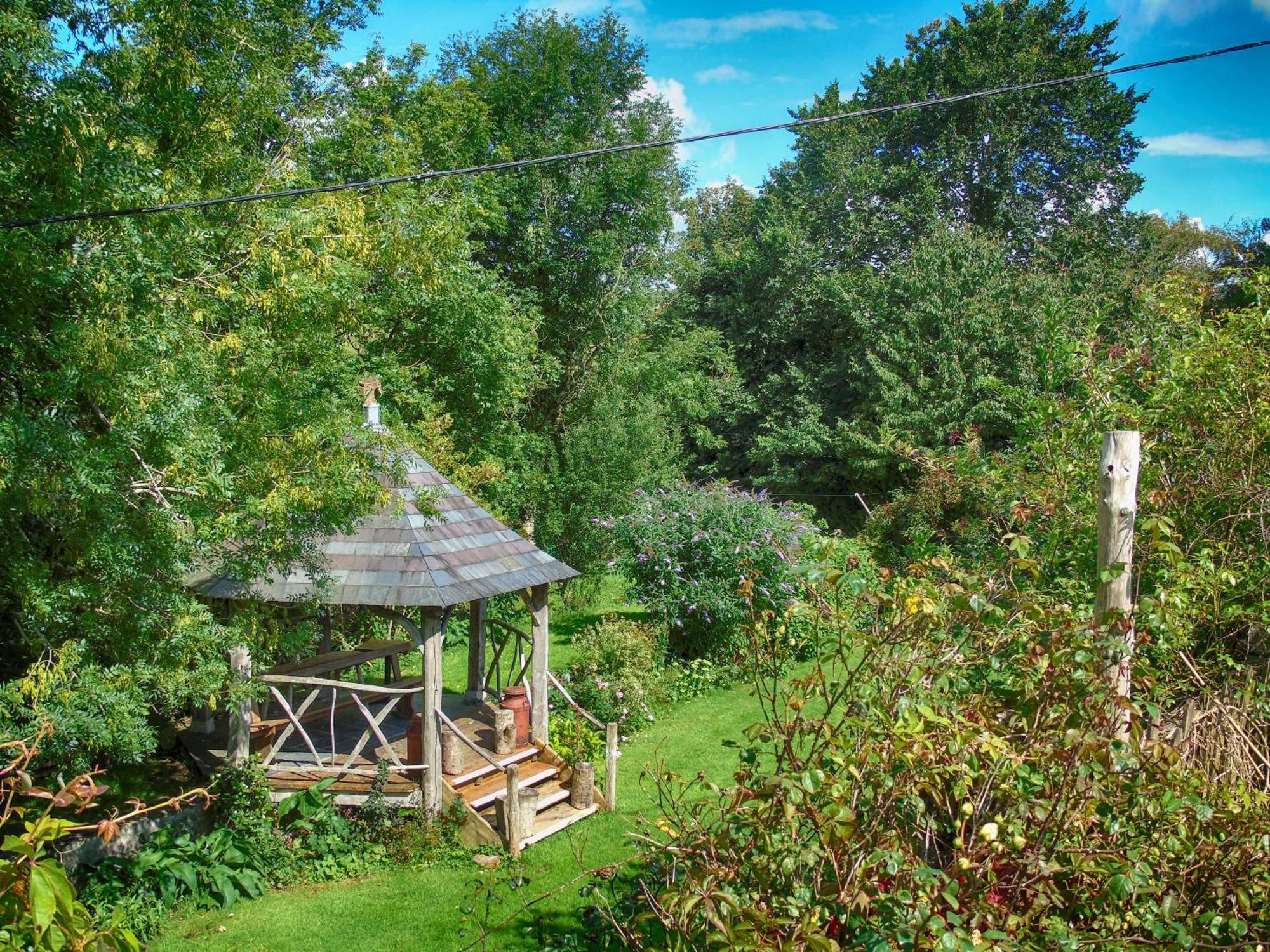 Hotel Ceridwen Glamping, Double Decker Bus And Yurts Llandysul Esterno foto